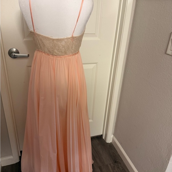 Elegant Peach Lace and Nylon Vintage Nightgown - Picture 3 of 12